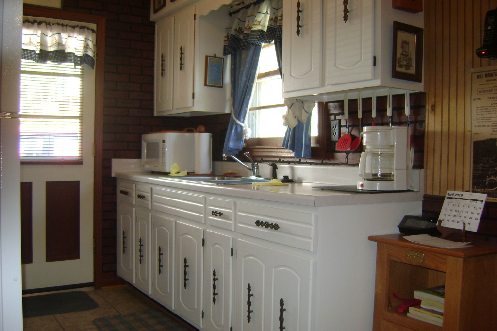 715 Estates Road Southeast Roanoke, VA 24014 - Photo 3 of 16 Kitchen