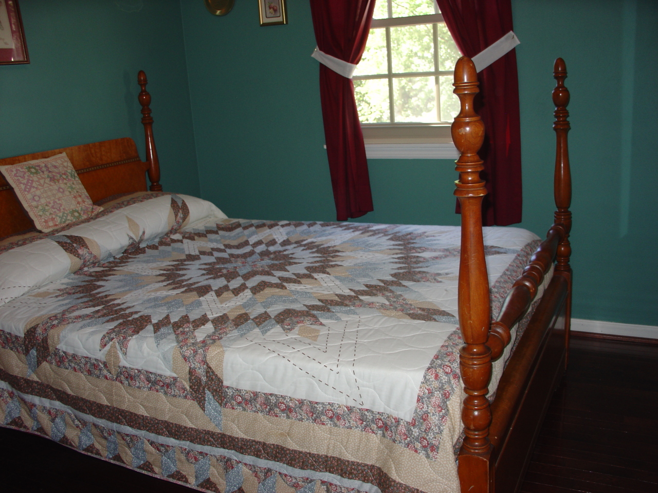 715 Estates Road Southeast Roanoke, VA 24014 - Photo 10 of 16 Second Bedroom