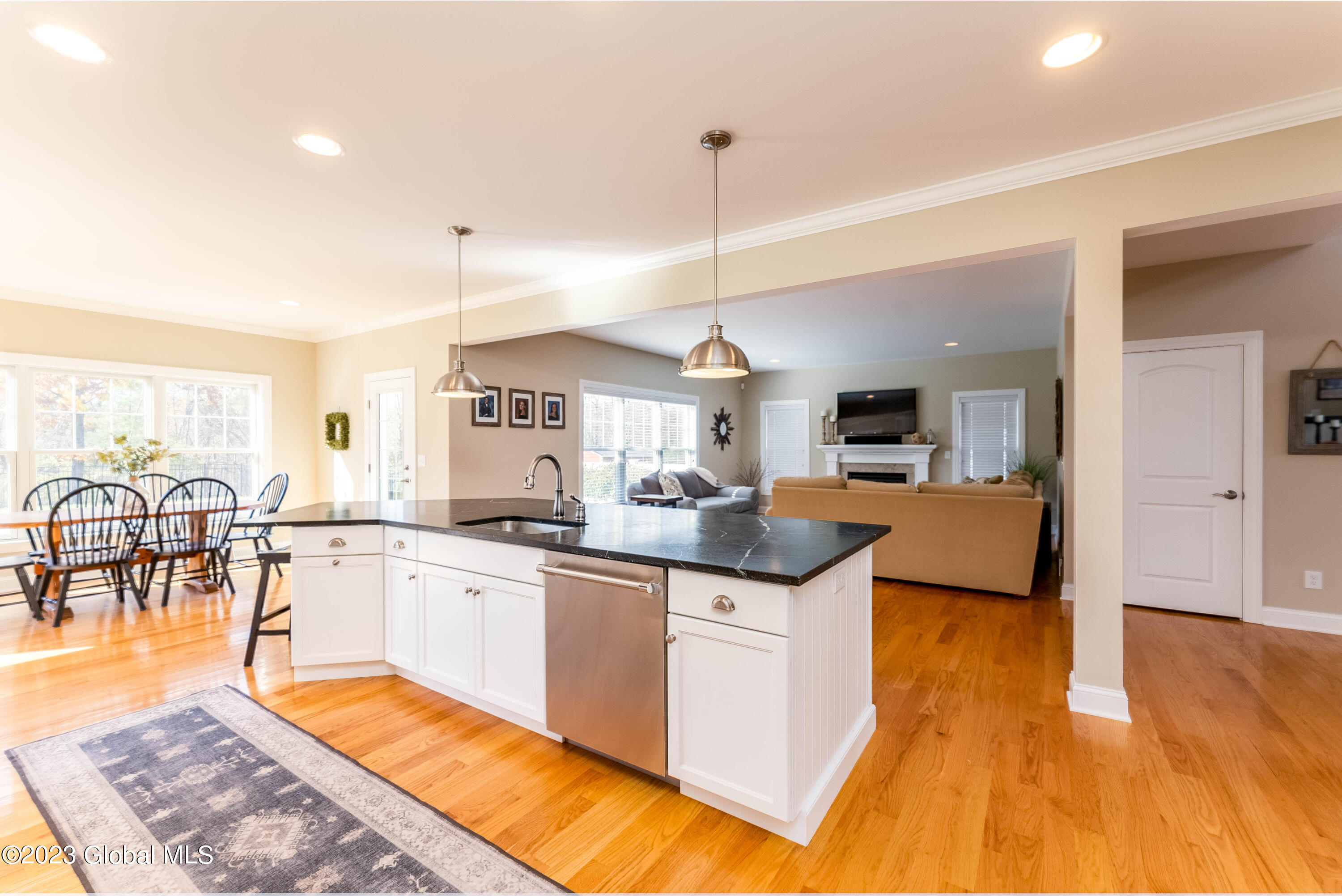 35 Charterpoint Road Colonie, NY 12189 - Photo 10 of 34 kitchen