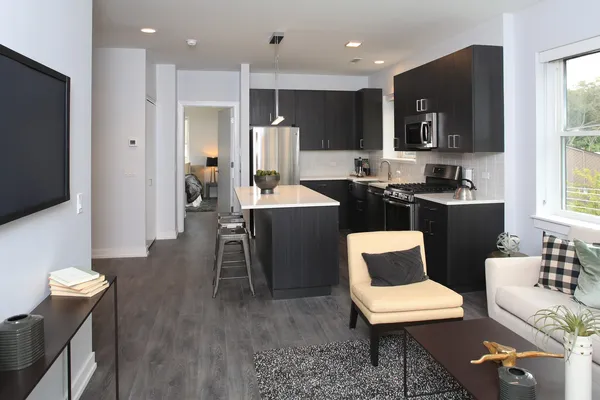 $2,800 | 909 West Montana Street, Unit 403, Chicago, IL 60614