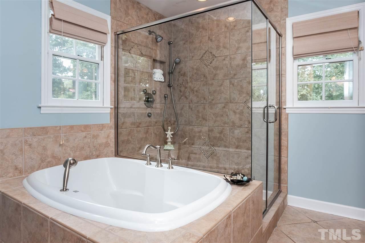 7205 Sawbuck Court Raleigh, NC 27613 - Photo 17 of 25 a bathroom with a sink and a bathtub