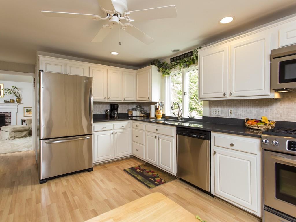 28 Broad Cove Road Cape Elizabeth, ME 04107 - Photo 11 of 25 Kitchen