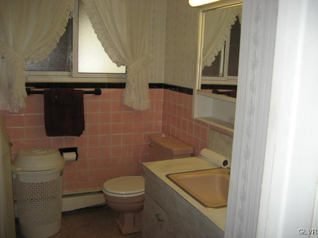 6 Ridgewood Road Easton, PA 18045 - Photo 13 of 20 a bathroom with a toilet and a sink
