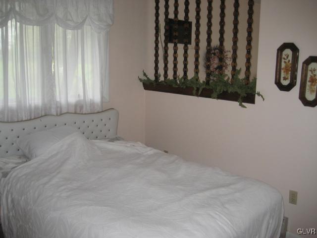 6 Ridgewood Road Easton, PA 18045 - Photo 15 of 20 a view of a closet