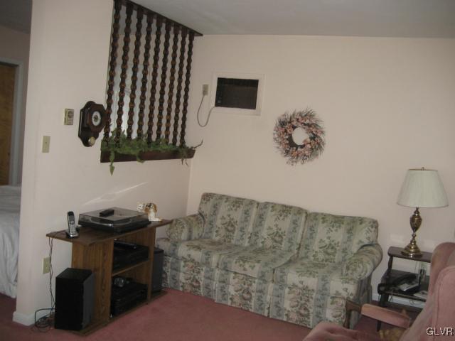 6 Ridgewood Road Easton, PA 18045 - Photo 16 of 20 a living room with furniture
