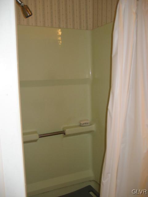 6 Ridgewood Road Easton, PA 18045 - Photo 19 of 20 a close up of a shower