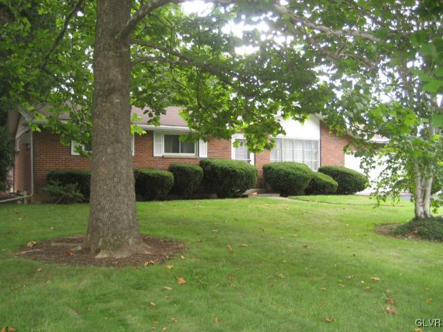 6 Ridgewood Road Easton, PA 18045 - Photo 4 of 20 a view of backyard of house with green space