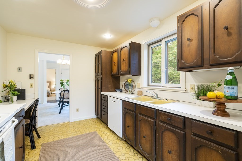 121 Satucket Road Brewster, MA 02631 - Photo 8 of 26 Gallery Image 8
