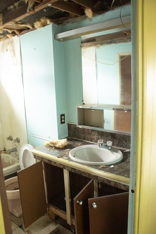 5 Mohawk Road Holbrook, MA 02343 - Photo 11 of 15