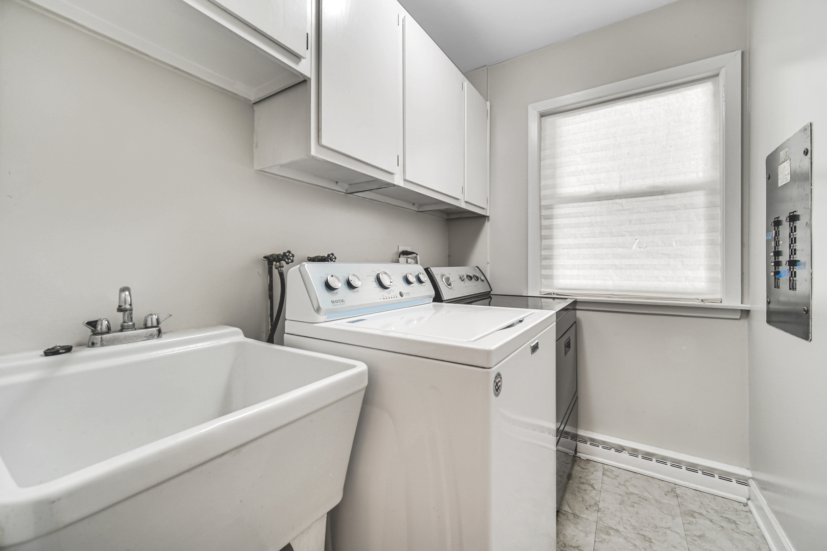2224 Parkside Drive Park Ridge, IL 60068 - Photo 18 of 26 a utility room with dryer and washer