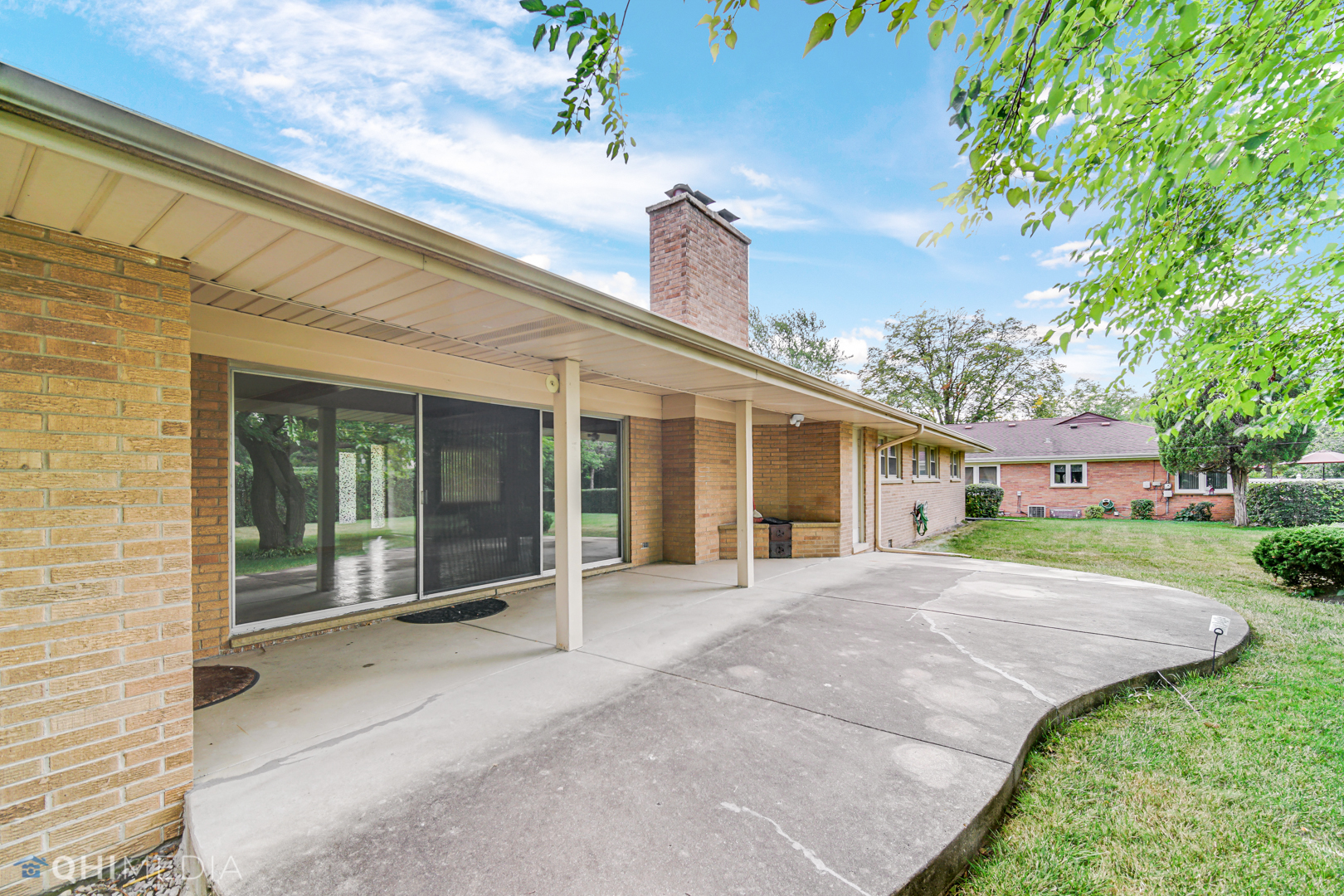 2224 Parkside Drive Park Ridge, IL 60068 - Photo 22 of 26 a front view of a house with garden