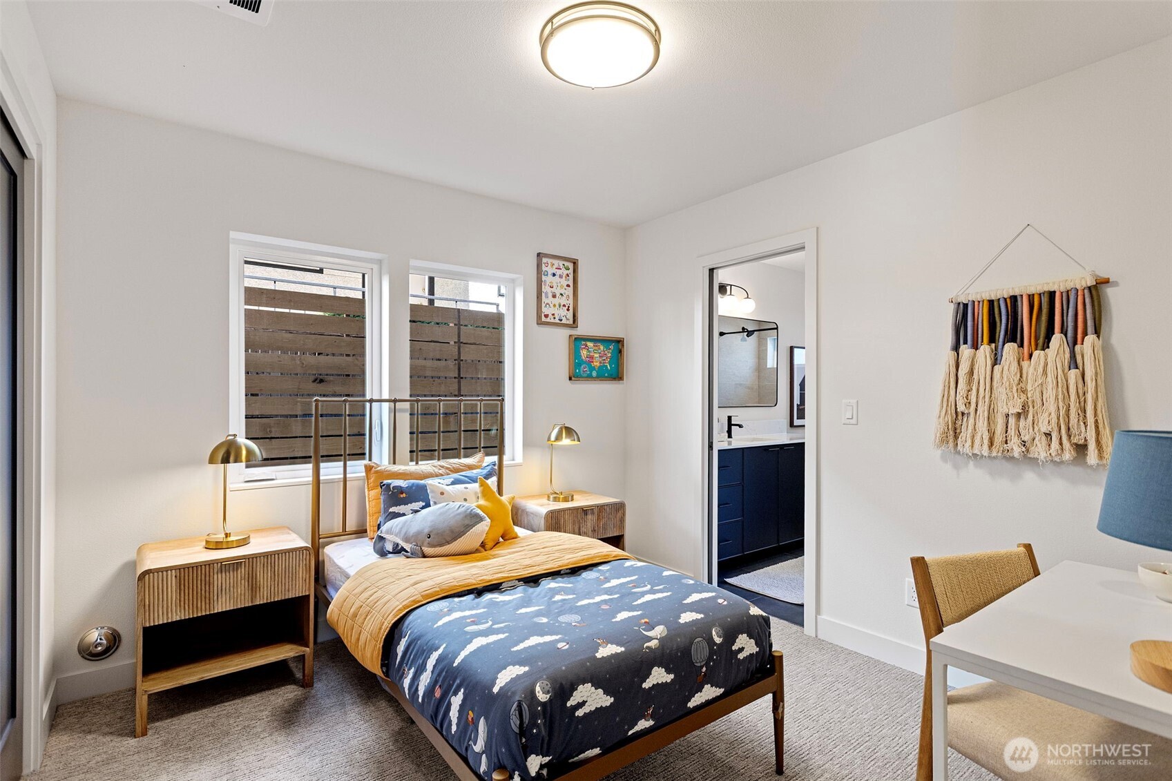 4430 Dayton Avenue North Seattle, WA 98103 - Photo 5 of 39