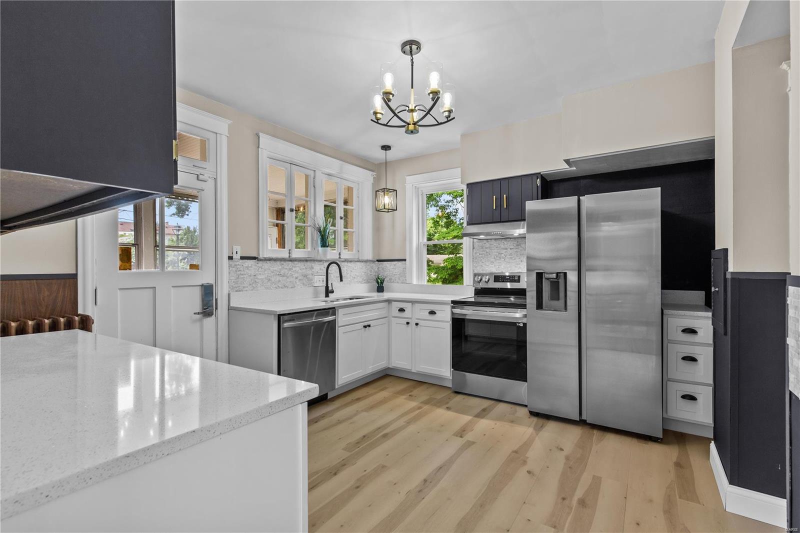 8026 Natural Bridge Road St. Louis, MO 63121 - Photo 7 of 32