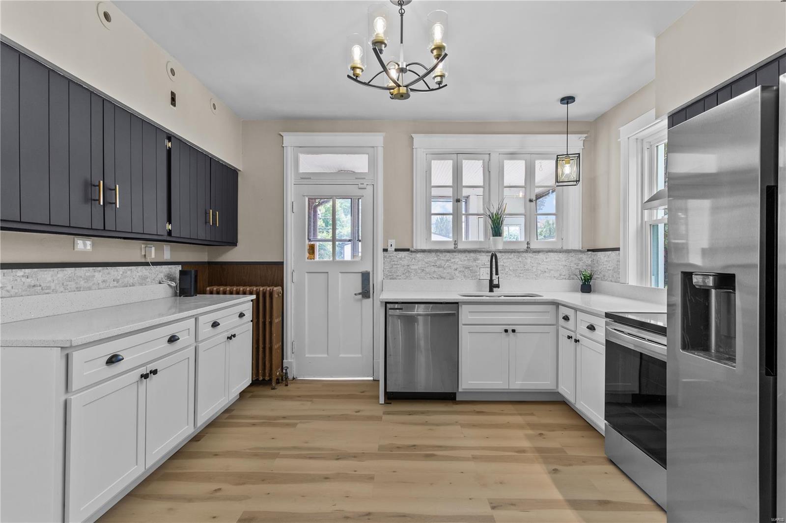 8026 Natural Bridge Road St. Louis, MO 63121 - Photo 9 of 32