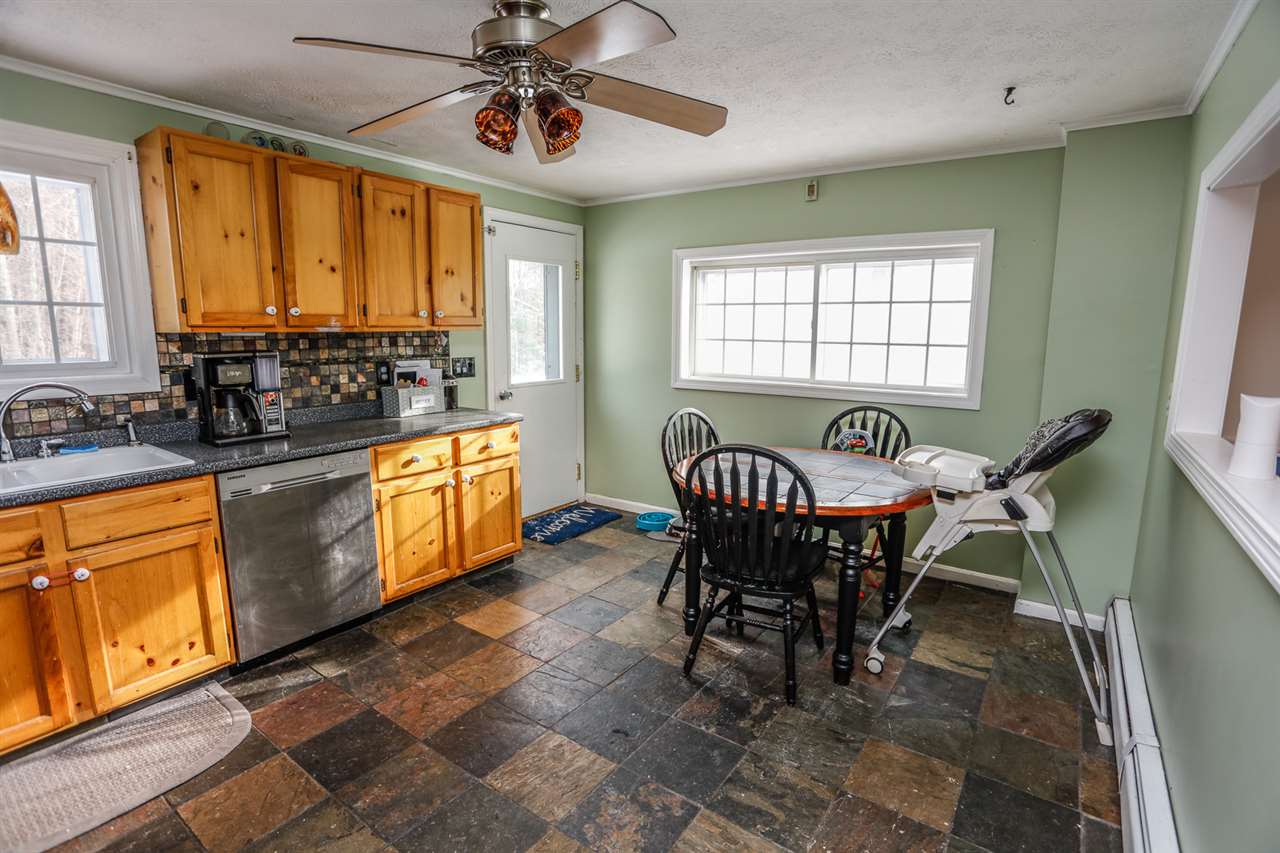 286 High Range Road Londonderry, NH 03053 - Photo 8 of 25