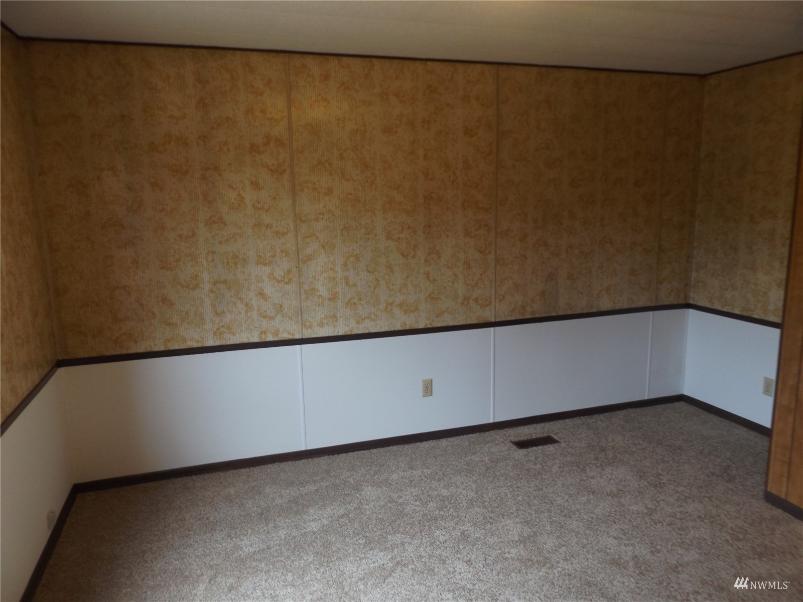 4752 Hansen Drive Clinton, WA 98236 - Photo 8 of 12 Gallery Image 8