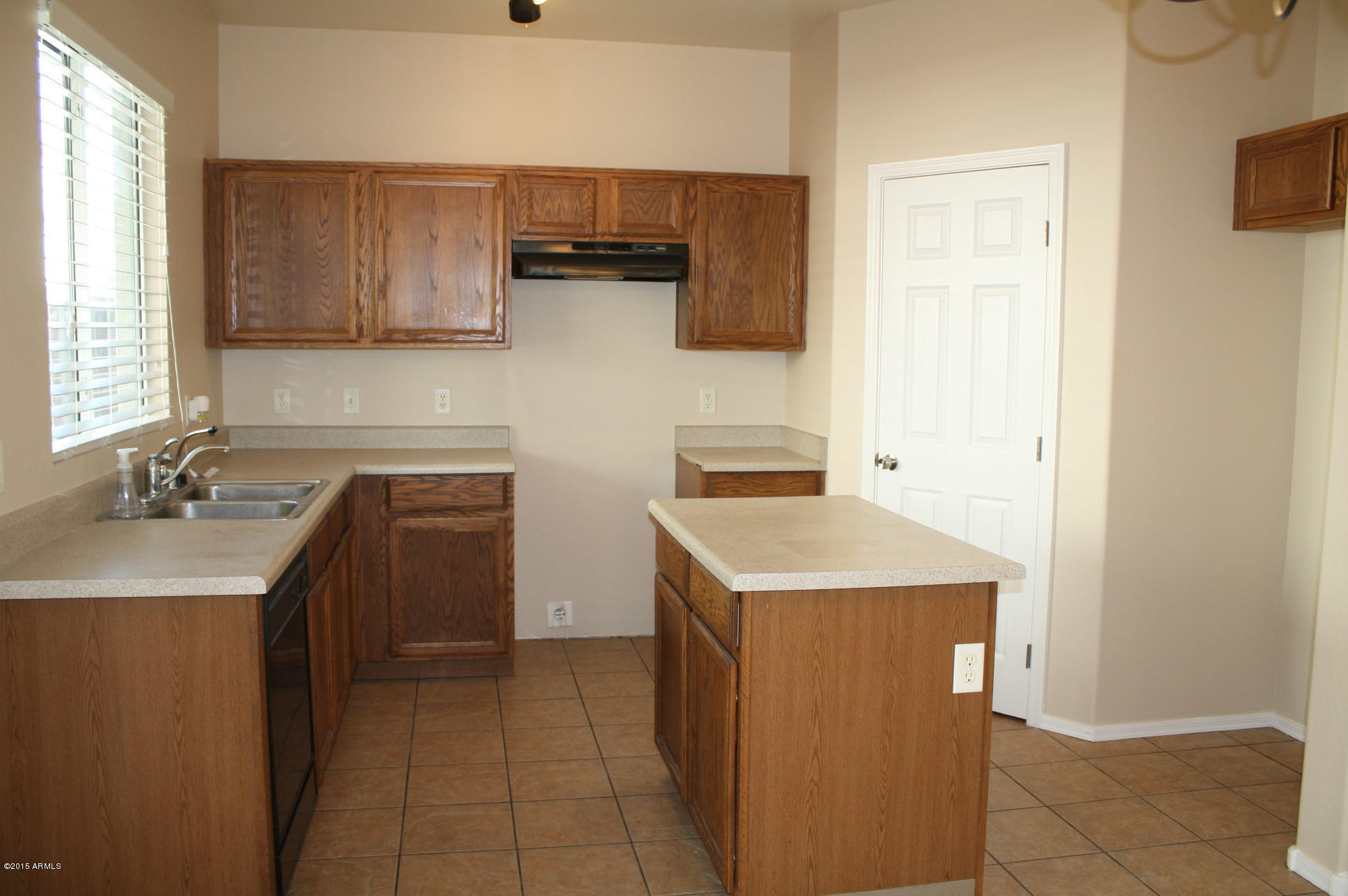 4030 West Carter Road Phoenix, AZ 85041 - Photo 9 of 33 IMG_6664
