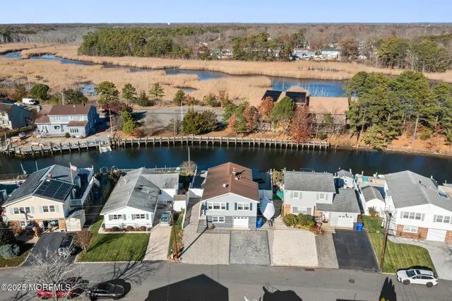 $825,000 | 36 Lenape Trail, Brick, NJ 08724