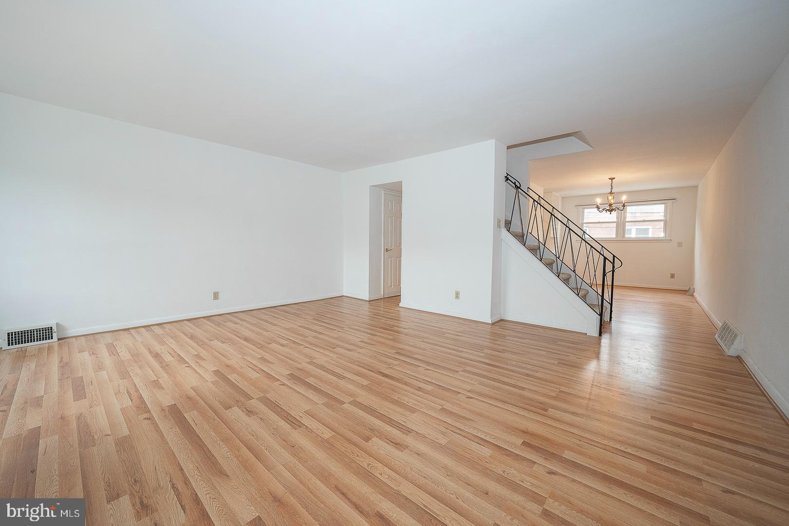 3708 West Country Club Road Philadelphia, PA 19131 - Photo 2 of 23 Living Room