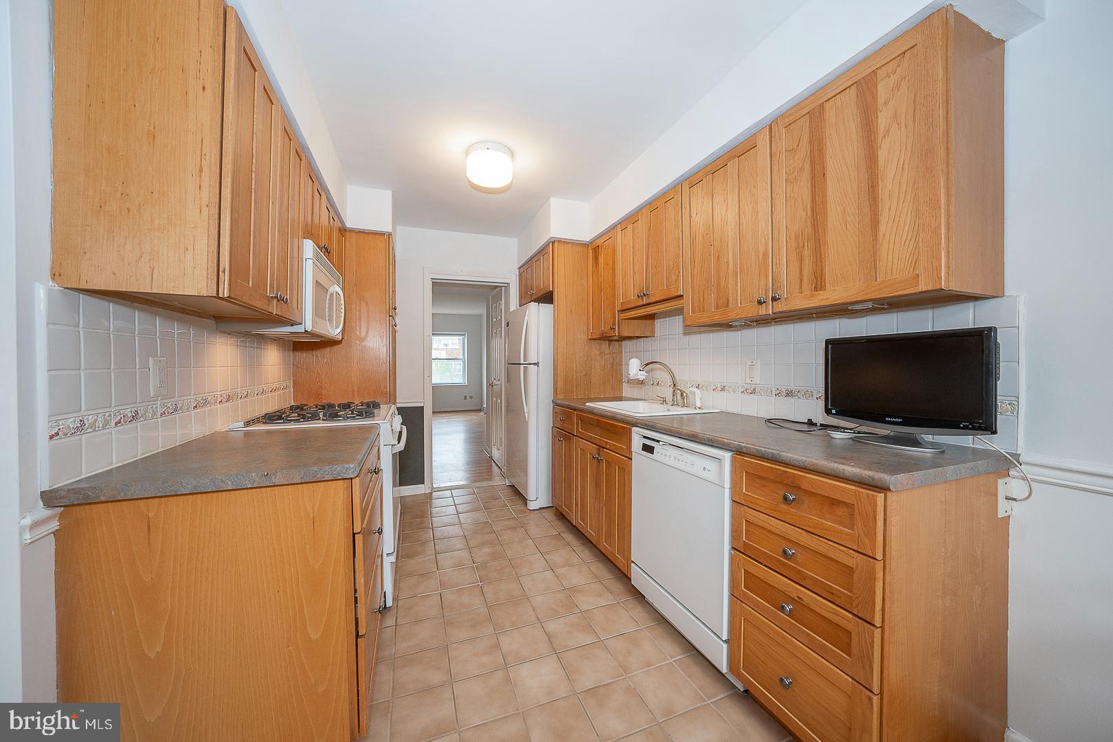 3708 West Country Club Road Philadelphia, PA 19131 - Photo 8 of 23 Kitchen
