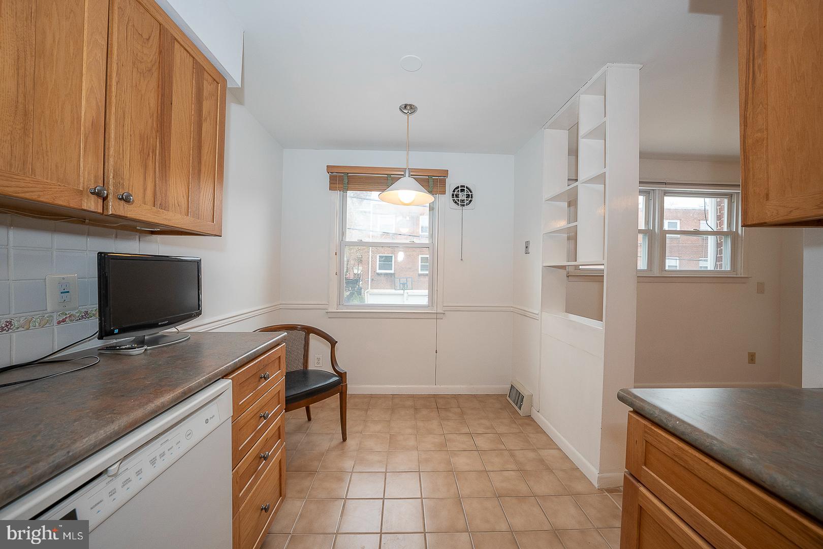 3708 West Country Club Road Philadelphia, PA 19131 - Photo 9 of 23 Table Space