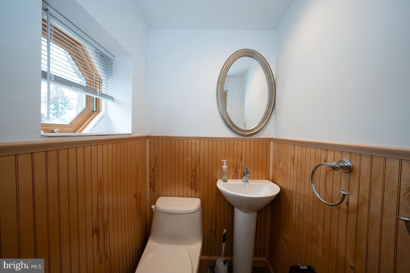 3708 West Country Club Road Philadelphia, PA 19131 - Photo 10 of 23 Powder Room