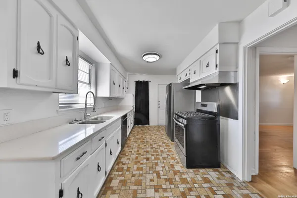 $1,550 | 518 Dresden Drive, San Antonio, TX 78213