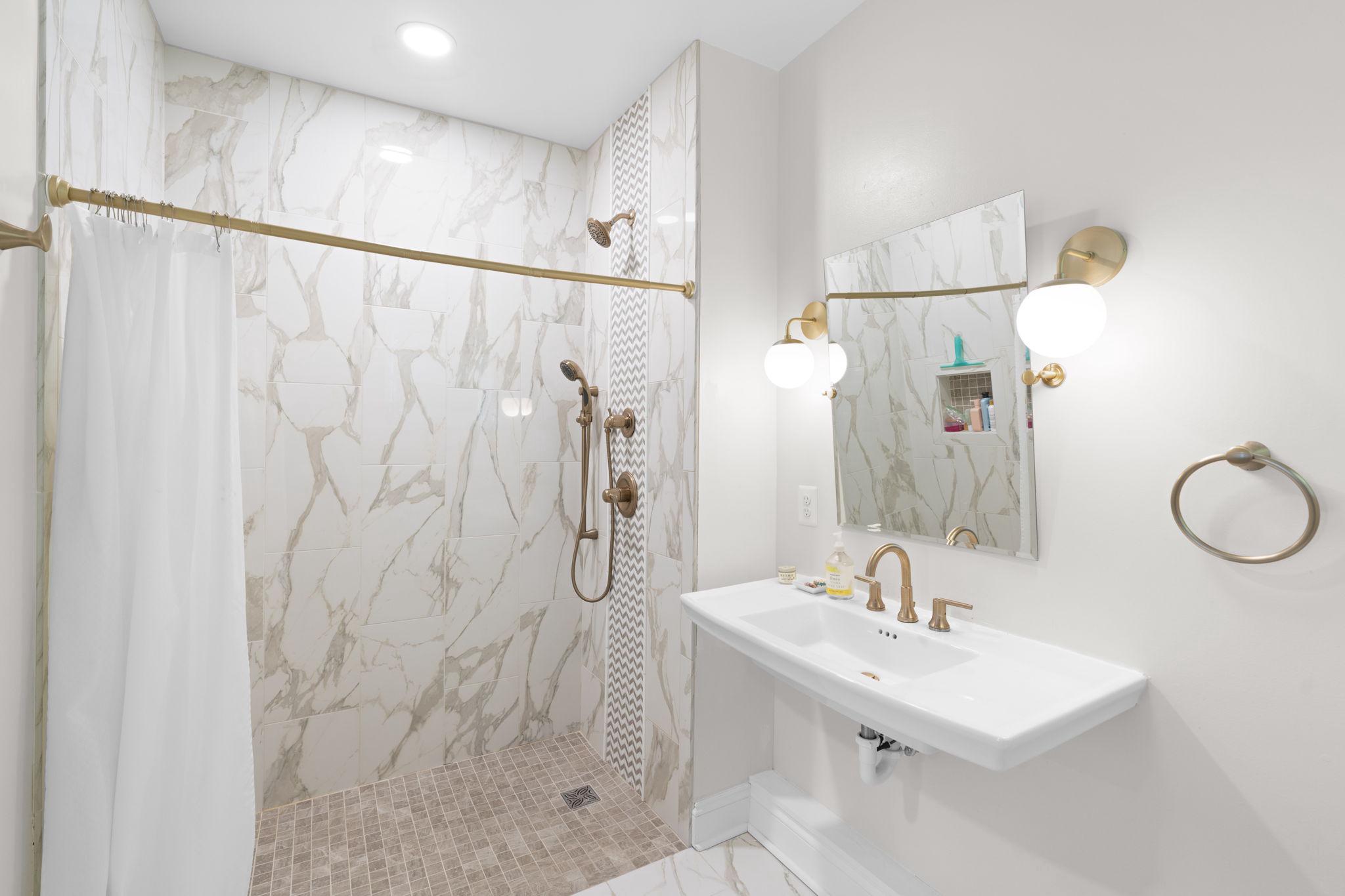 1022 Overbrook Road Baltimore, MD 21239 - Photo 17 of 39 Main Level Full Bath