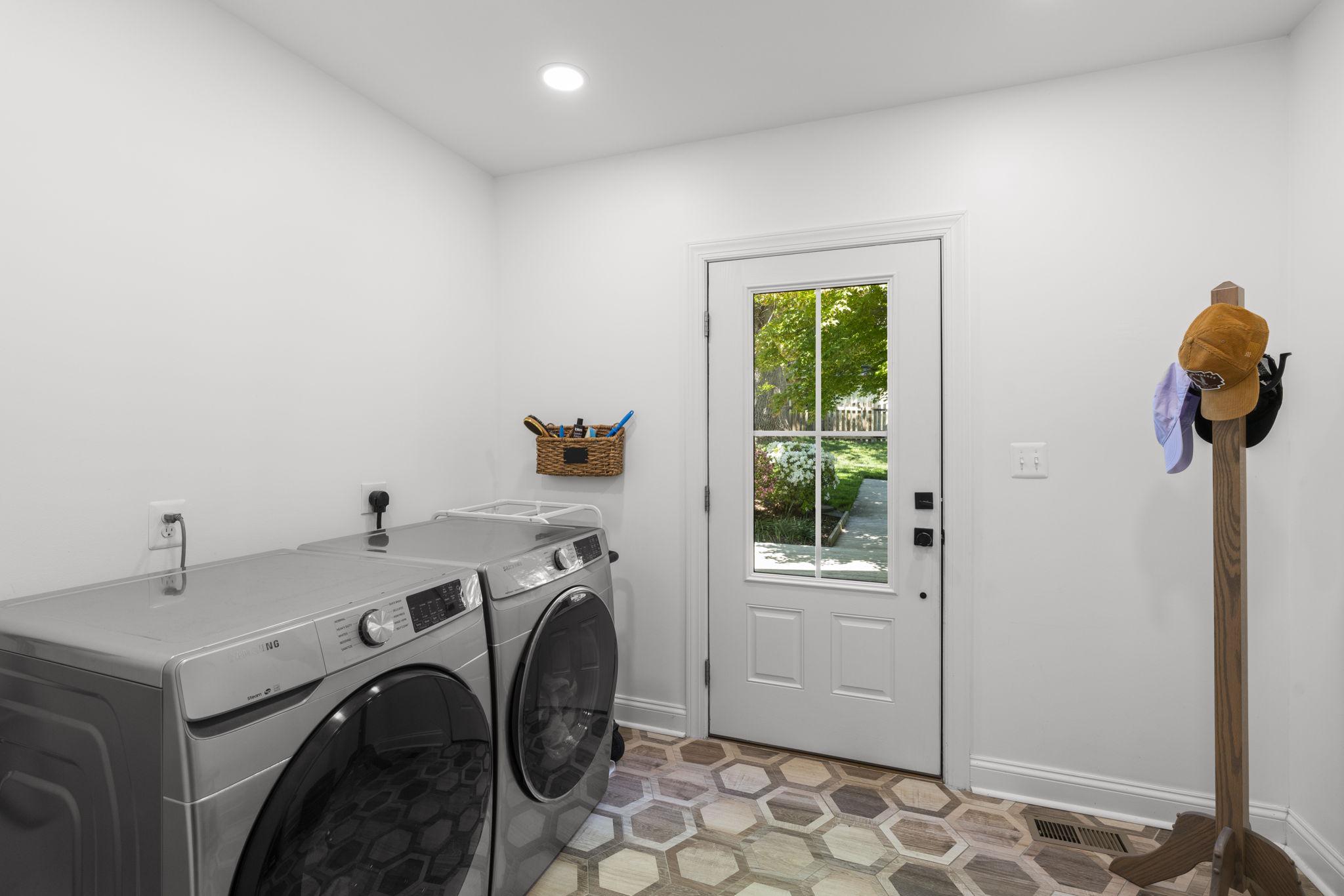 1022 Overbrook Road Baltimore, MD 21239 - Photo 18 of 39 Mudroom/Laundry Room, Access to Deck