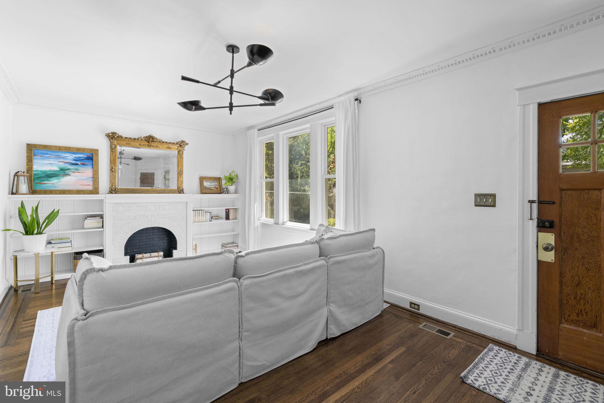 1022 Overbrook Road Baltimore, MD 21239 - Photo 7 of 39 Bright and airy living space awaits.