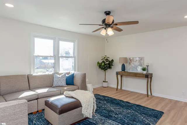 $319,900 | 115 Bentwood Drive, Piedmont, SC 29673