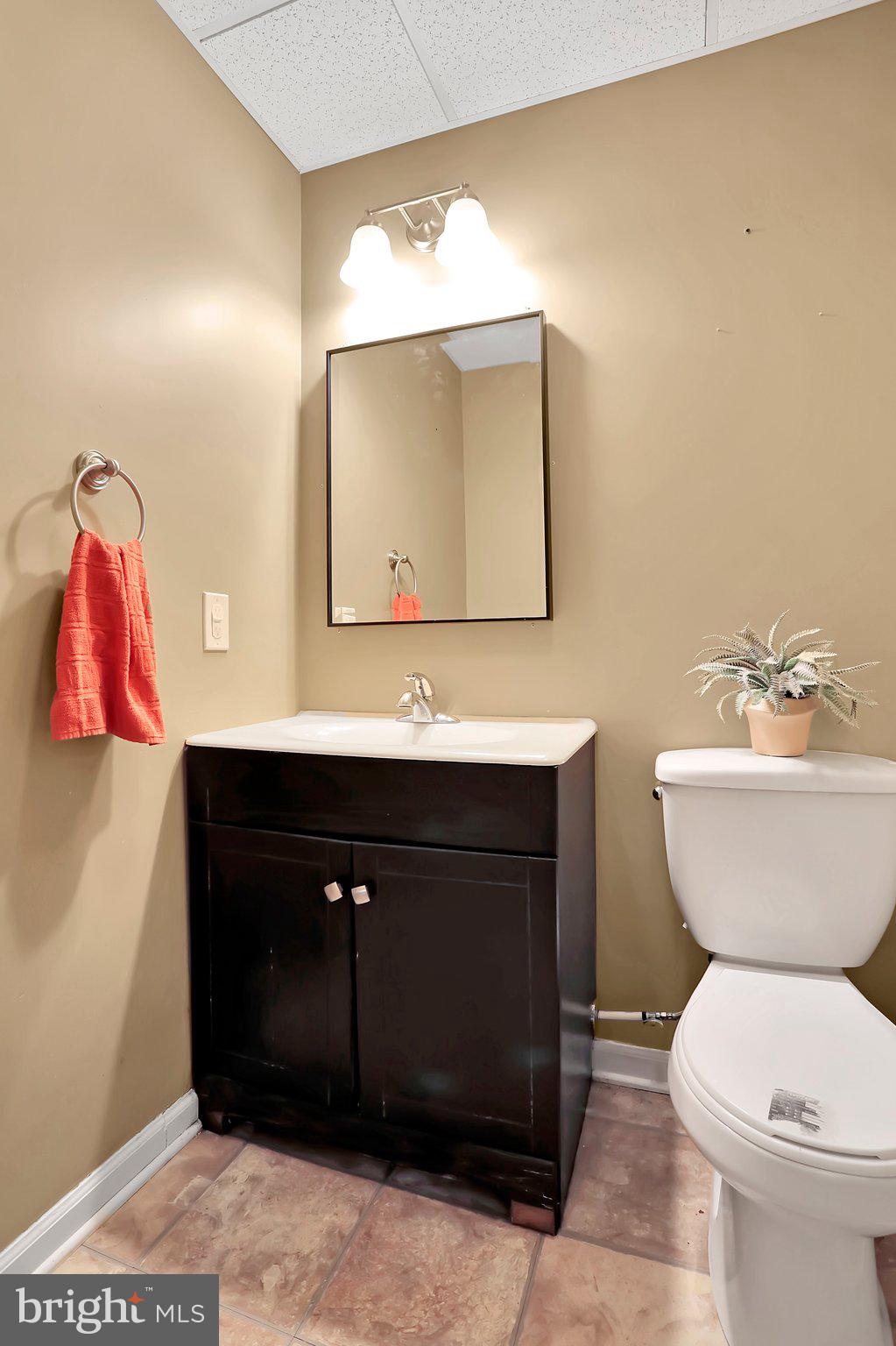 35 Pheasant Ridge Road Hanover, PA 17331 - Photo 20 of 52 Guest powder room