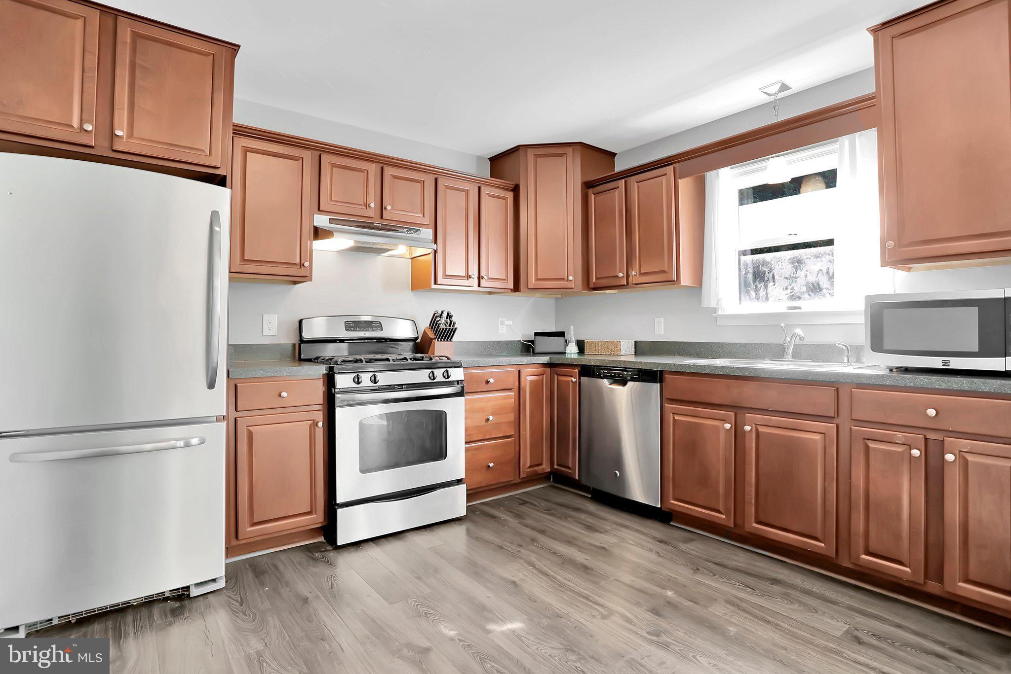 35 Pheasant Ridge Road Hanover, PA 17331 - Photo 7 of 52 Updated kitchen cabinets and appliances.