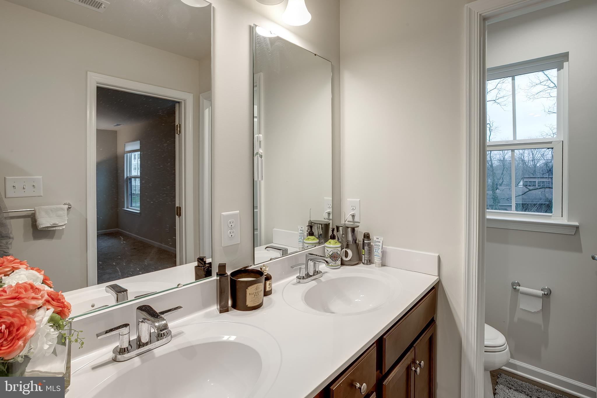 90 Rosemary Way Mount Laurel, NJ 08054 - Photo 17 of 28 Primary Bathroom