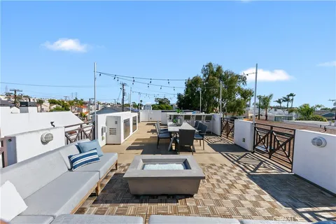 $3,495,000 | 557 3rd Street, Hermosa Beach, CA 90254