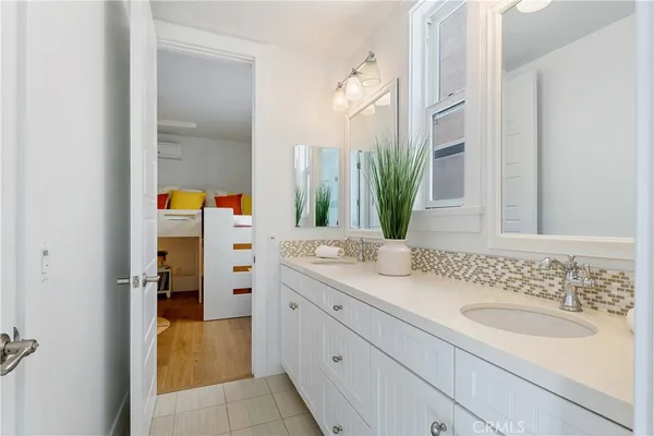 $3,495,000 | 557 3rd Street, Hermosa Beach, CA 90254