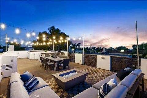 $3,495,000 | 557 3rd Street, Hermosa Beach, CA 90254