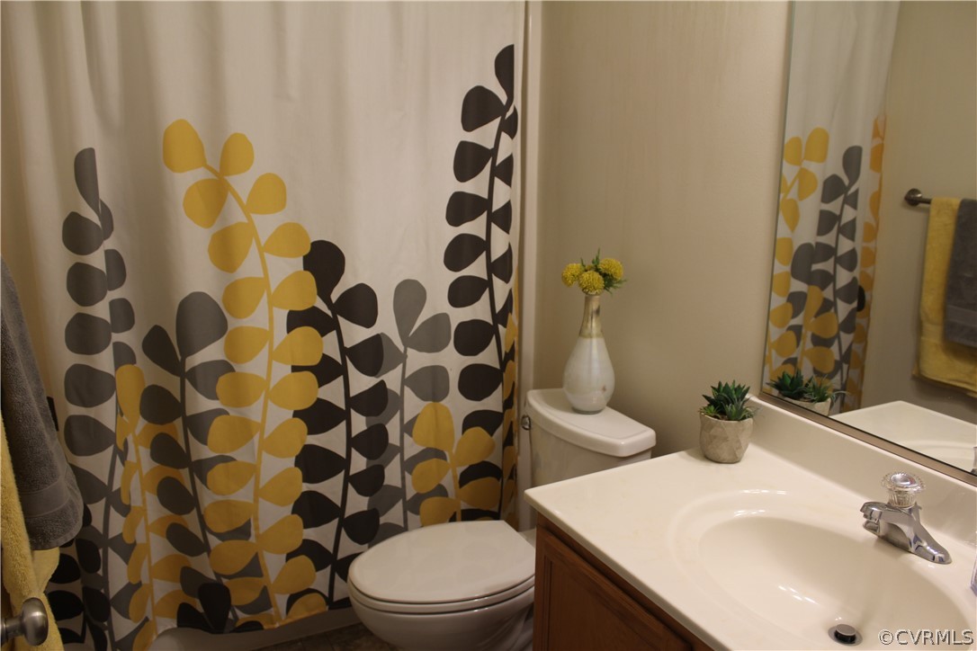 7351 Tate Road Ruther Glen, VA 22546 - Photo 32 of 50 Hall Bath for Guest and Bedrooms 2 & 3.