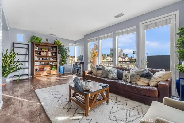 $1,149,000 | 5410 West 149th Place, Unit 11, Hawthorne, CA 90250