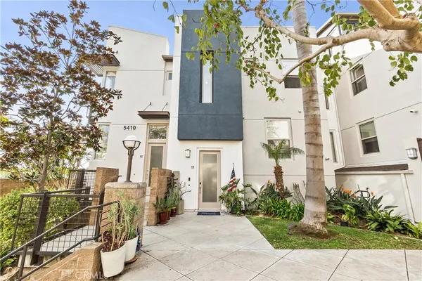 $1,149,000 | 5410 West 149th Place, Unit 11, Hawthorne, CA 90250