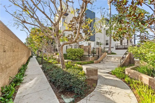 $1,149,000 | 5410 West 149th Place, Unit 11, Hawthorne, CA 90250