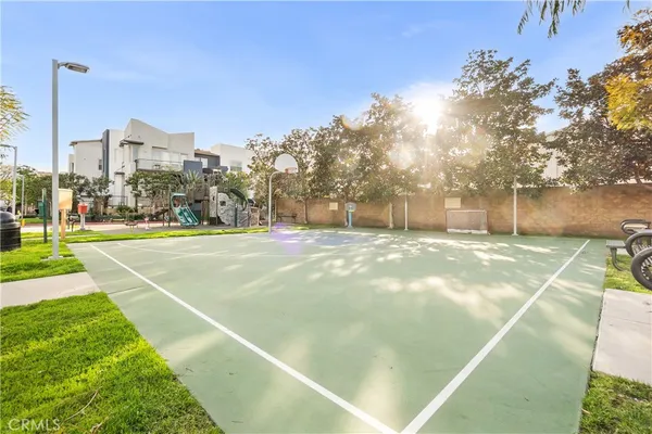 $1,149,000 | 5410 West 149th Place, Unit 11, Hawthorne, CA 90250