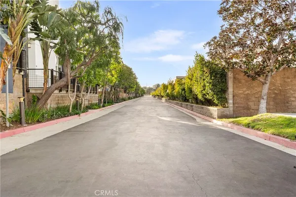 $1,149,000 | 5410 West 149th Place, Unit 11, Hawthorne, CA 90250