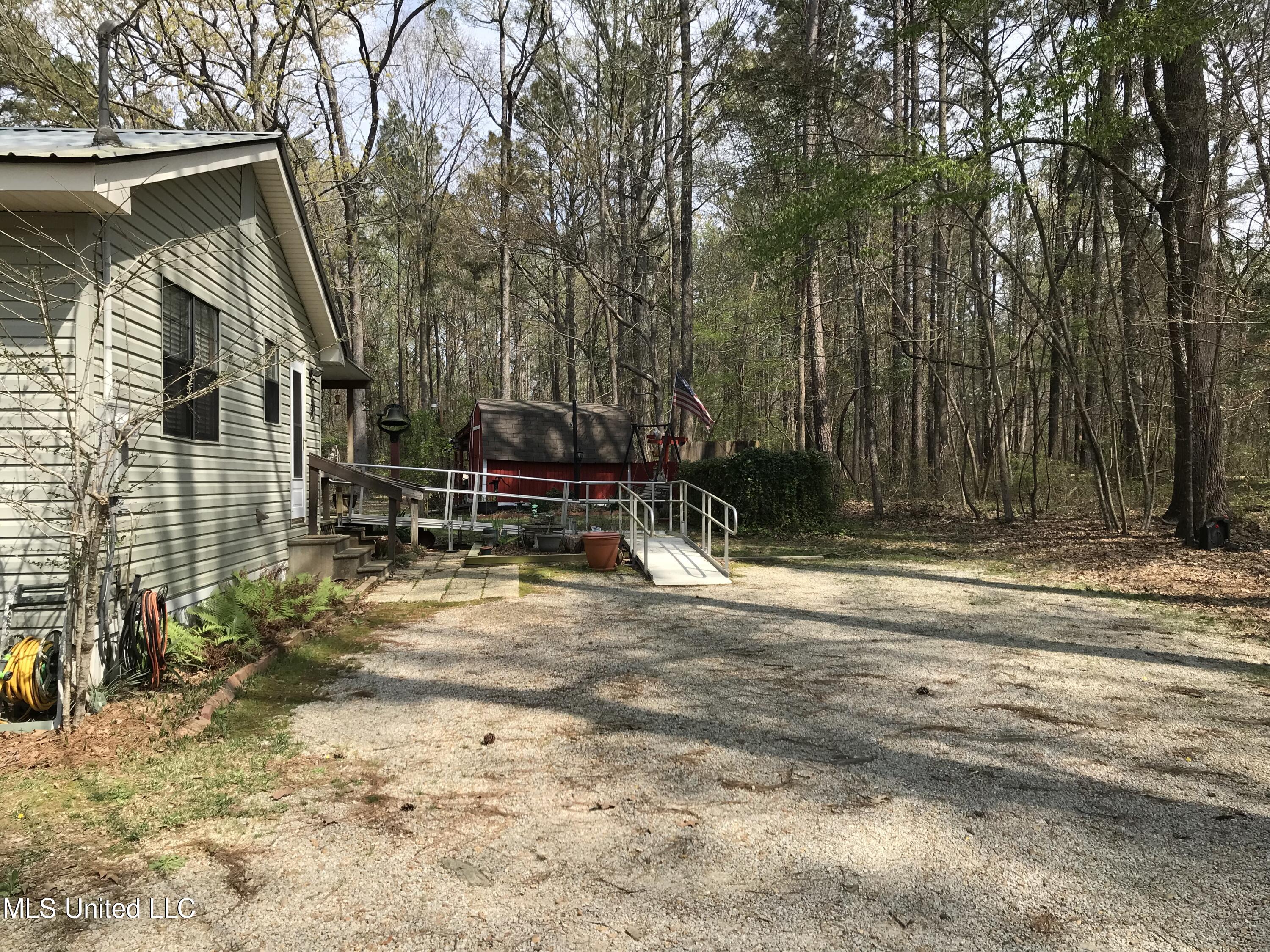 170 Wire Road Pelahatchie, MS 39145 - Photo 4 of 17 IMG-0544