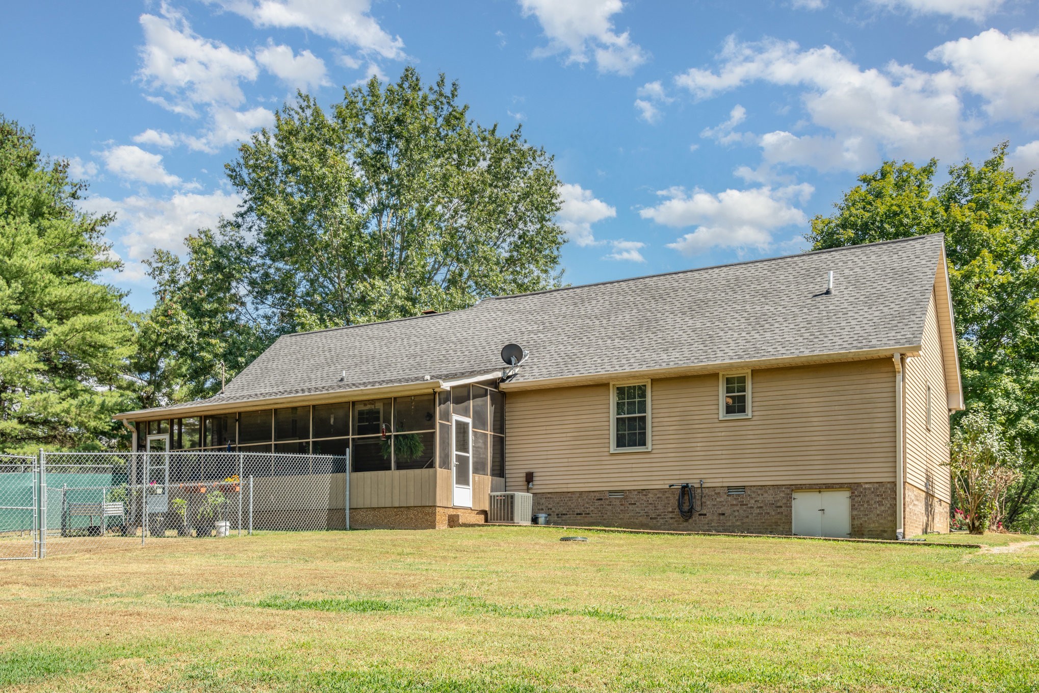 8049 New Chapel Road Springfield, TN 37172 - Photo 16 of 20 a view of a house with a swimming pool