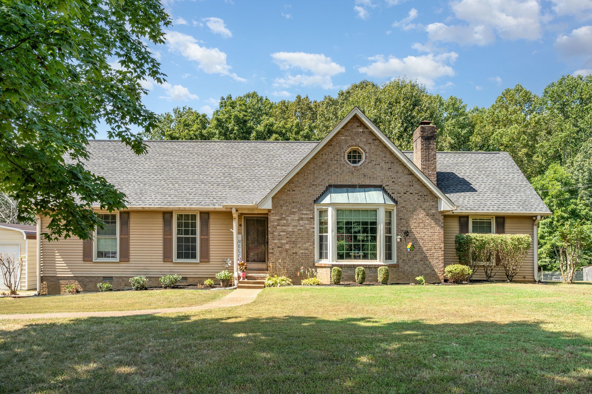 8049 New Chapel Road Springfield, TN 37172 - Photo 2 of 20 front view of a house with a yard