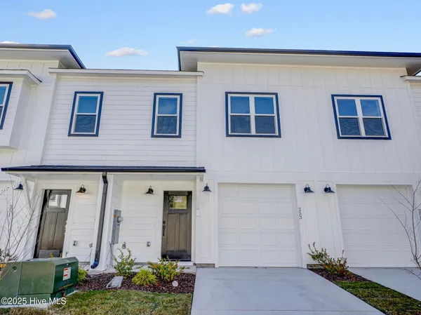 $335,000 | 253 Townhome Lane, Unit 253, Southern Pines, NC 28387