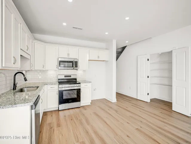 $335,000 | 253 Townhome Lane, Unit 253, Southern Pines, NC 28387