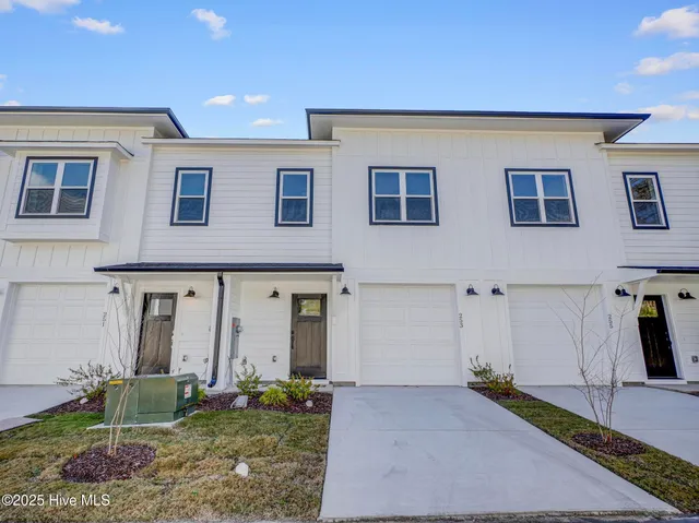 $335,000 | 253 Townhome Lane, Unit 253, Southern Pines, NC 28387