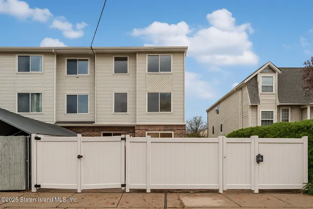 $698,888 | 494 Winant Avenue | Rossville